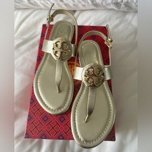 TORY BURCH Gold Bryce Flat Thong Sandals - Size 5 (New, never worn)